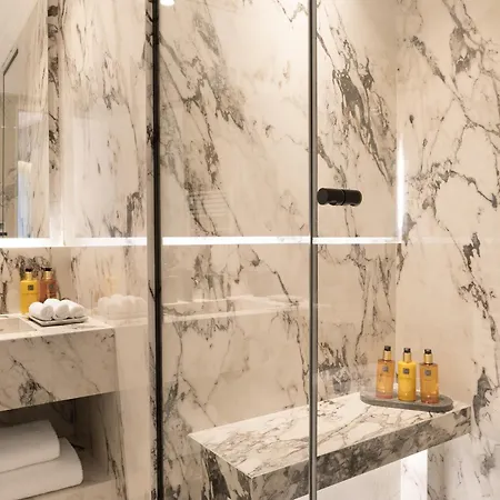 Thelander - Serviced In Champs Elysees *