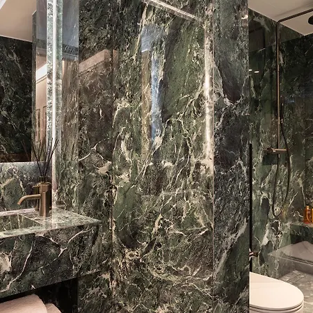 Thelander - Serviced In Champs Elysees *